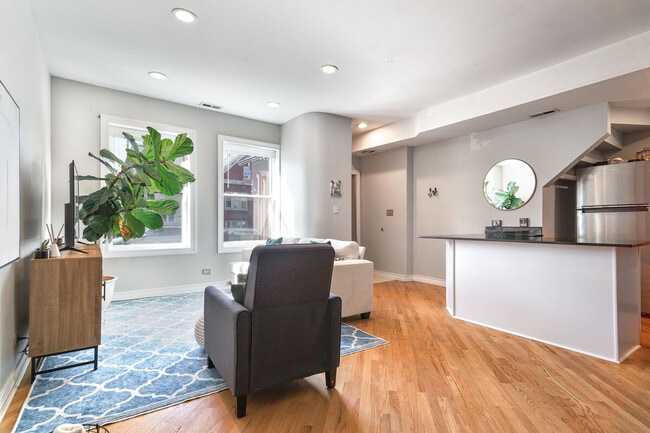 Foto del edificio - 3103 N Oakley Ave