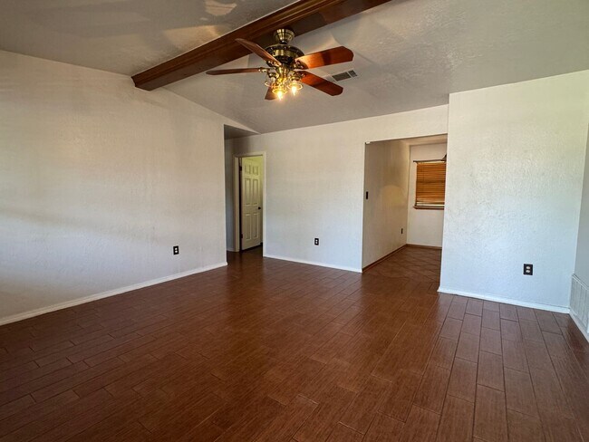 Building Photo - 4823 SE Tattershall Way