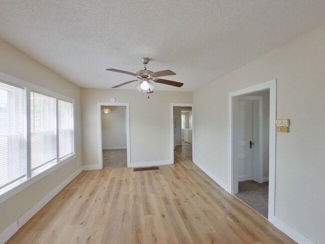 Building Photo - 1125 S Millwood Ave