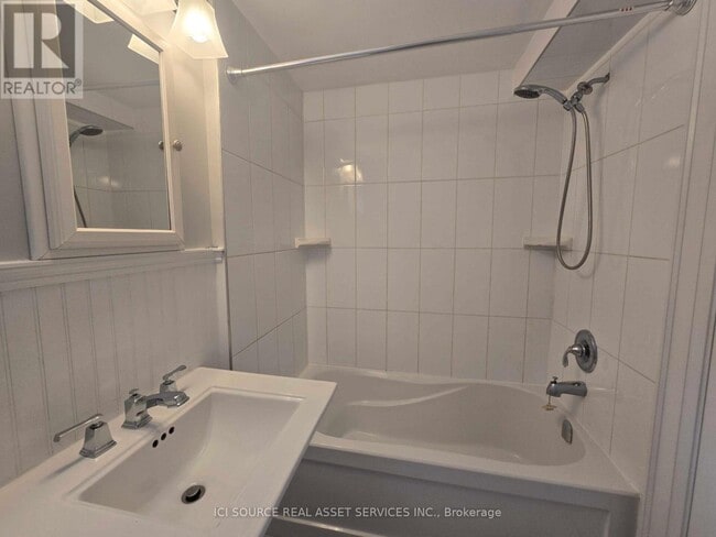 Photo du bâtiment - 66 Greenfield Dr