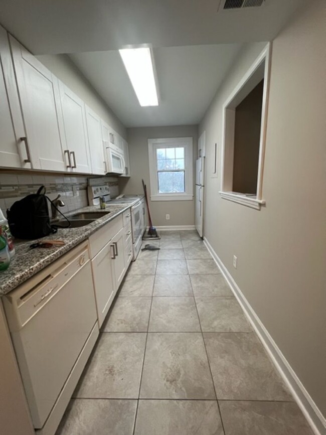 Building Photo - 2 bed townhome just minutes from UGA!