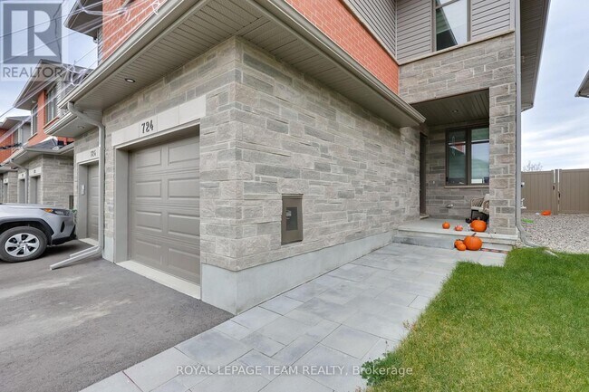 Building Photo - 724 Ploughman Pl