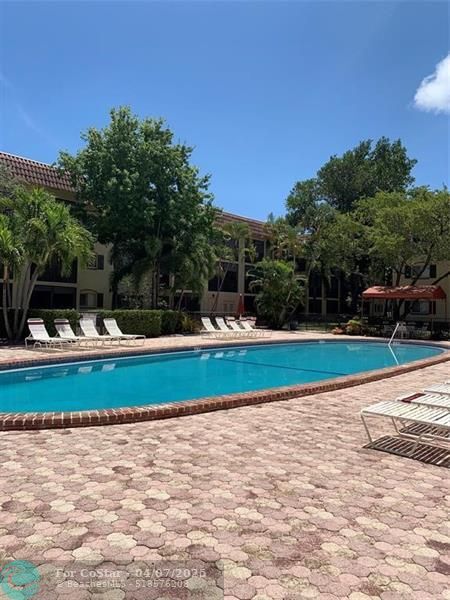 Foto principal - 259 S Cypress Rd