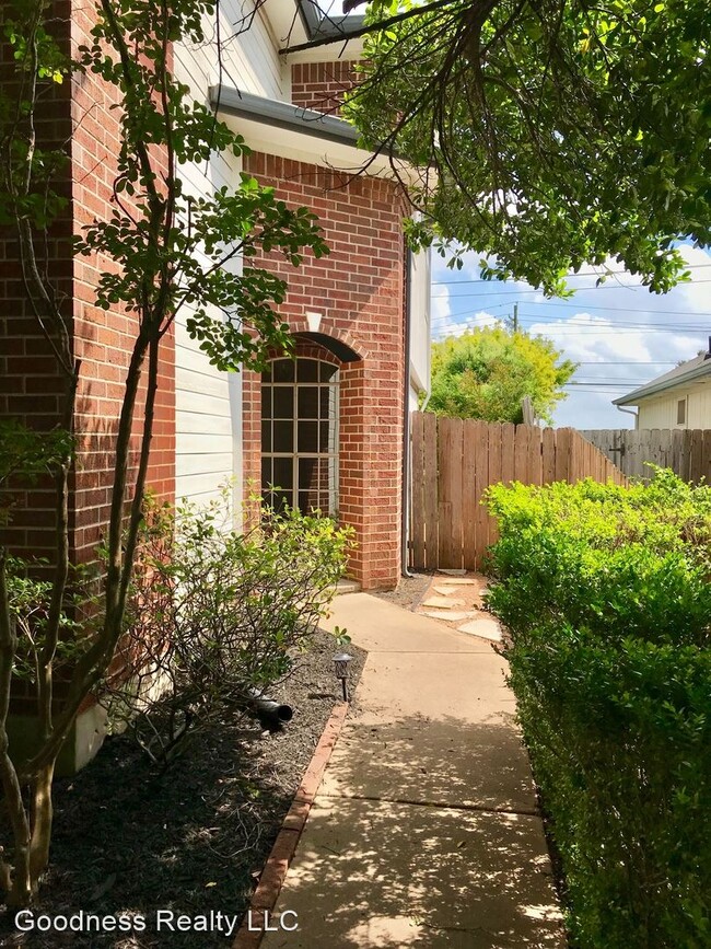 Building Photo - 4 br, 2.5 bath House - 14633 Montoro