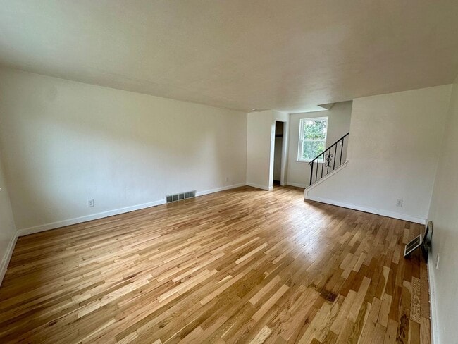 Building Photo - 975 Elizabeth St