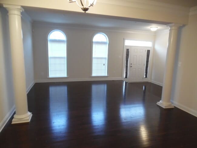 Building Photo - Luxury Townhome- Anne Arundel, MD