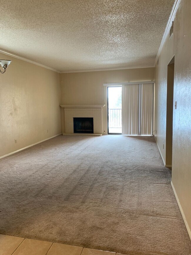 Building Photo - 1024 Mockingbird Ln