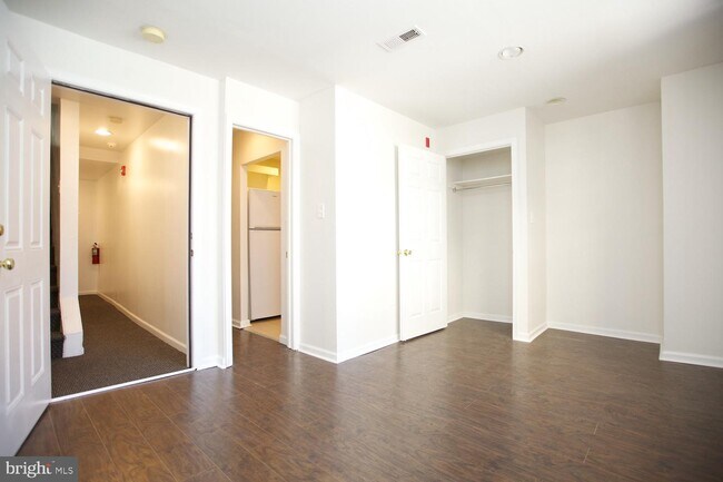 Building Photo - 33 S 19th St