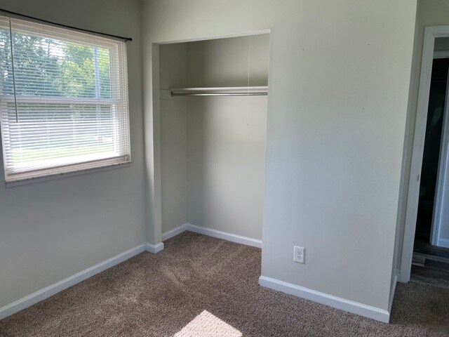 Foto del edificio - 953 E Hope Dr