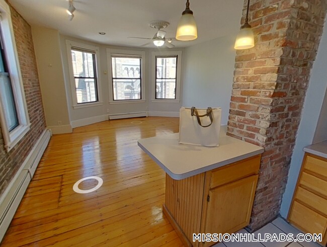 Building Photo - 1540 Tremont St