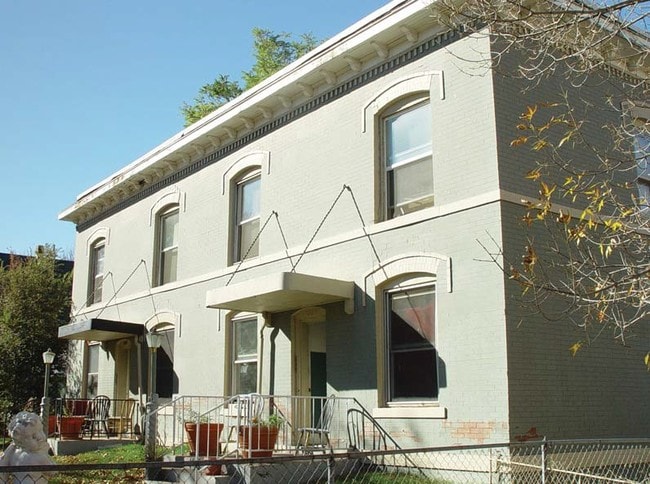 Building Photo - 1861-1863 Clarkson St