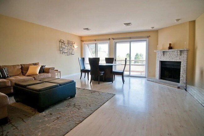 Building Photo - 300 Gorge Rd