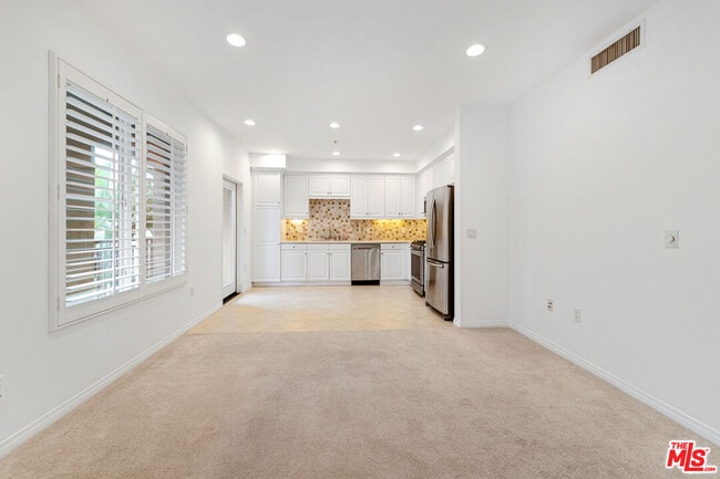 Building Photo - 6020 S Seabluff Dr