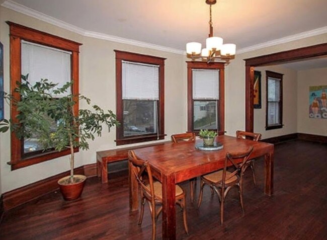 Foto del edificio - 705 W 3rd