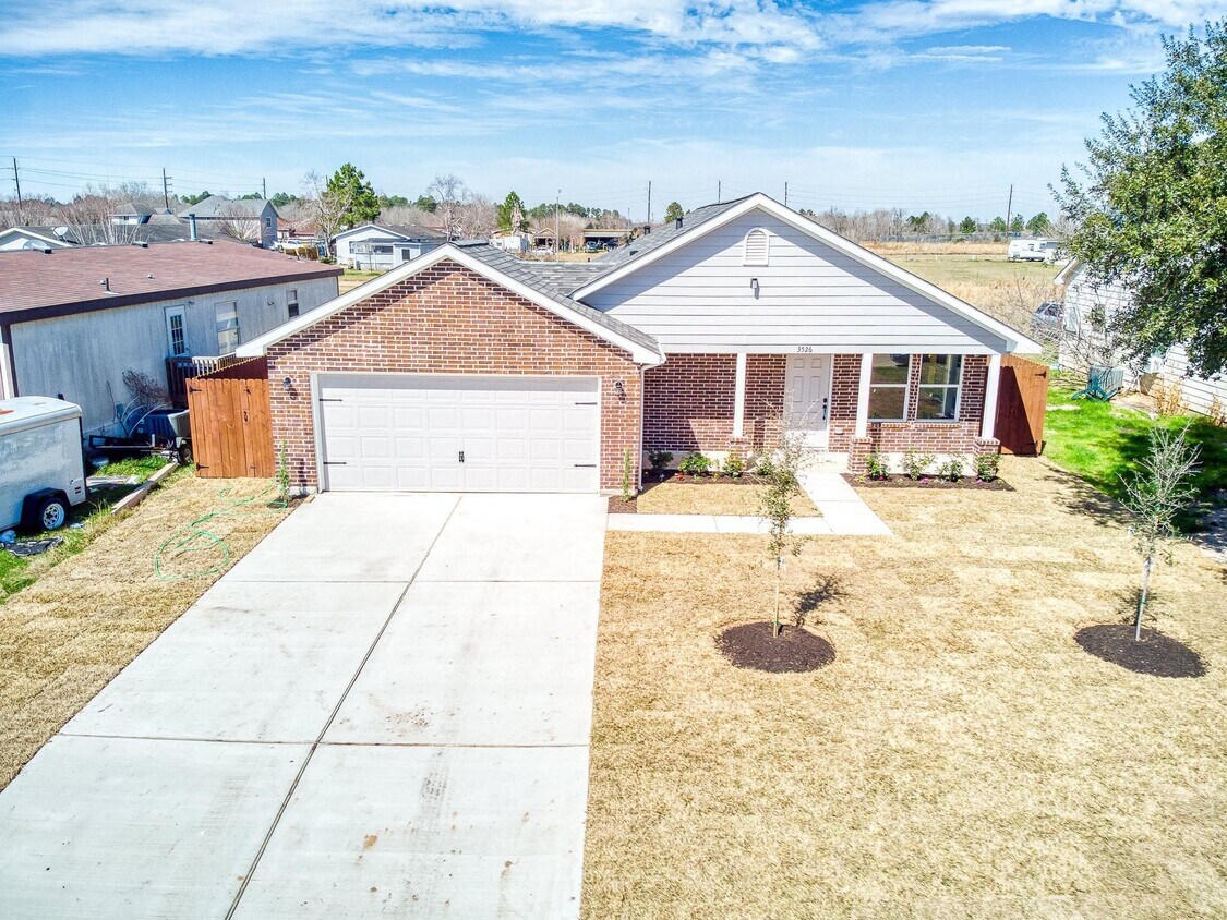 Foto principal - 3526 Brook Shadow Dr