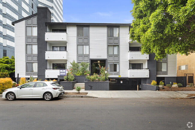 Building Photo - 1222 Amherst - fully renovated unit in Los...