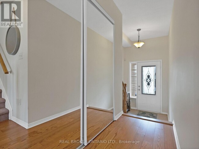 Building Photo - 505 Rossland Rd E