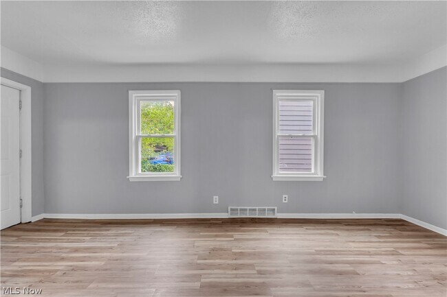 Foto del edificio - 2115 Dowd Ave
