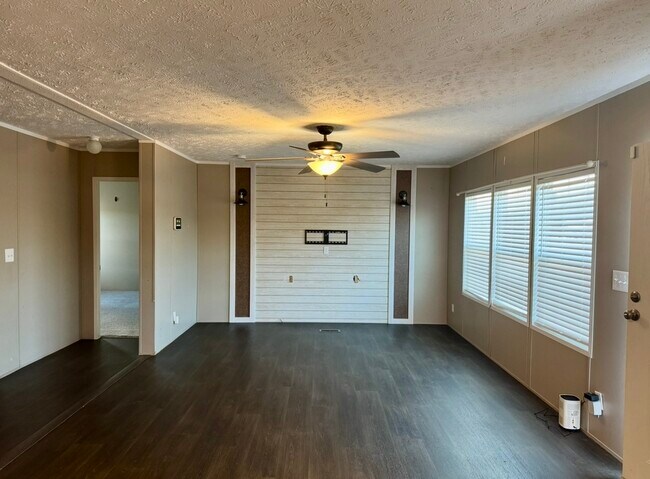 Foto del edificio - 459 Mason Hill Ln