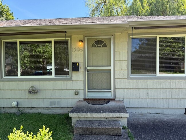 Photo - Updated 2 bedroom 1 bathroom house in Eugene!