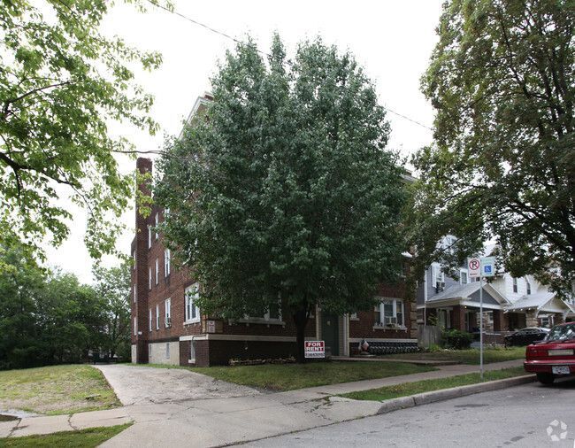 123 N Lawn Ave Unit 3, Kansas City, MO 64123 Room for Rent in Kansas