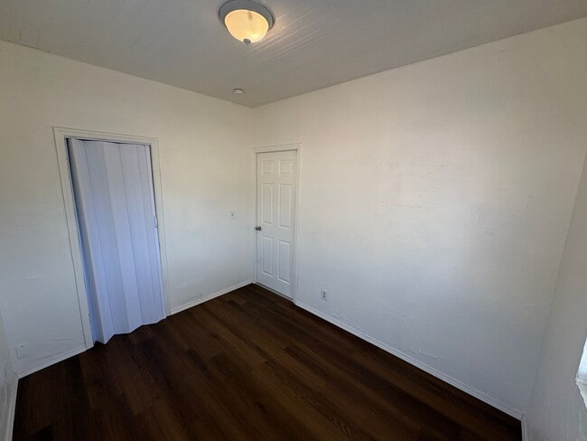 Building Photo - 4093