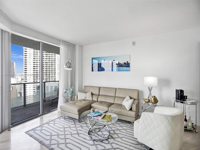 Building Photo - 1300 Brickell Bay Dr