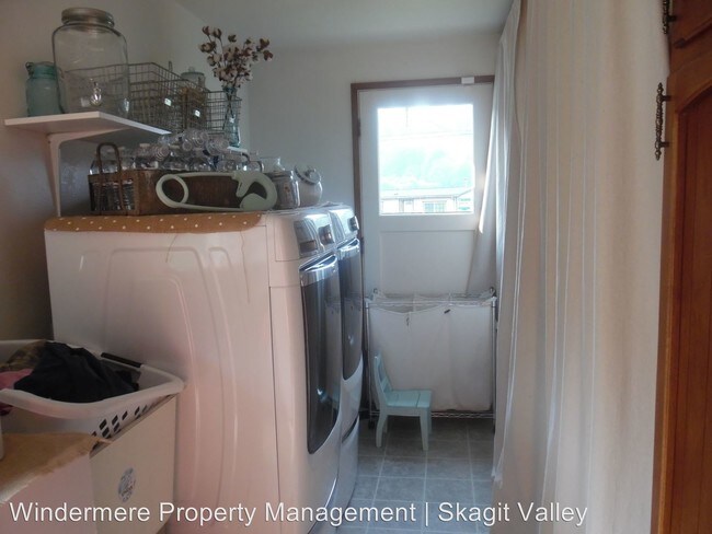 Foto del edificio - 23042 Little Mountain Rd