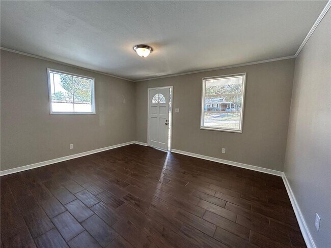 Building Photo - 4010 Sunnyvale Ln S