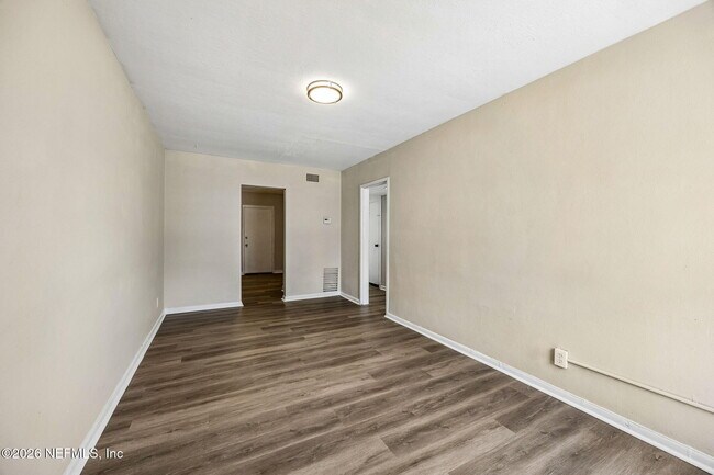 Foto del edificio - 1627 E 9th St