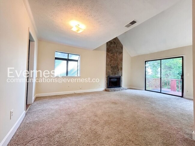 Building Photo - 1174 Ridgecrest Ln SE