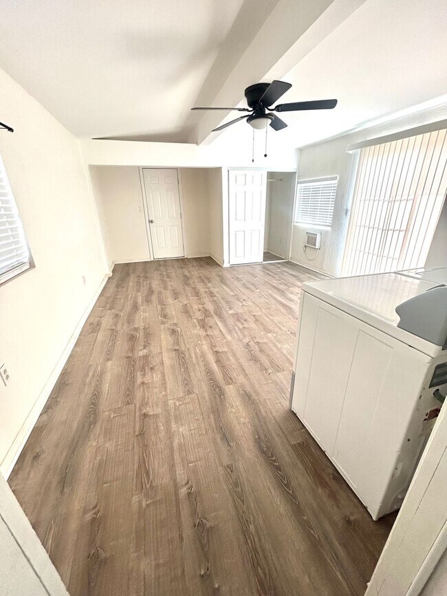 Foto del edificio - Charming 3 bedroom 1 Bathroom Apartment