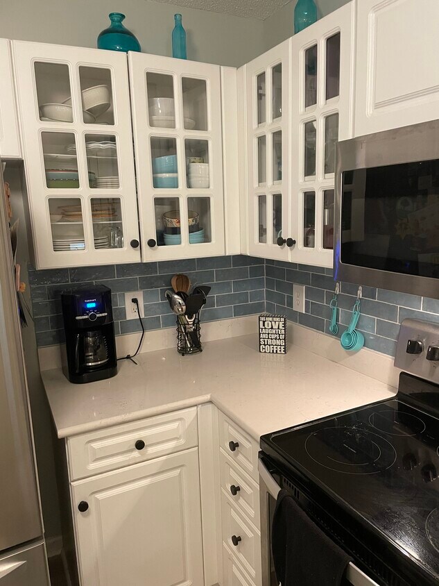 Kitchen area - 4140 Breezewood Dr