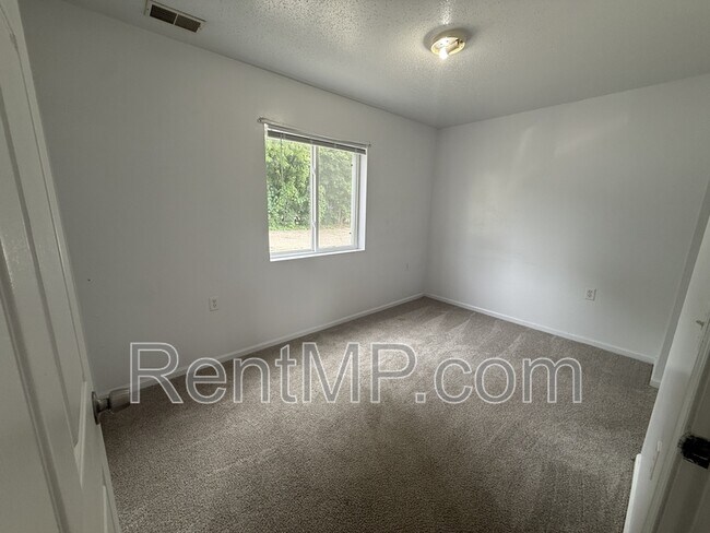 Foto del edificio - 330 W Cherry St