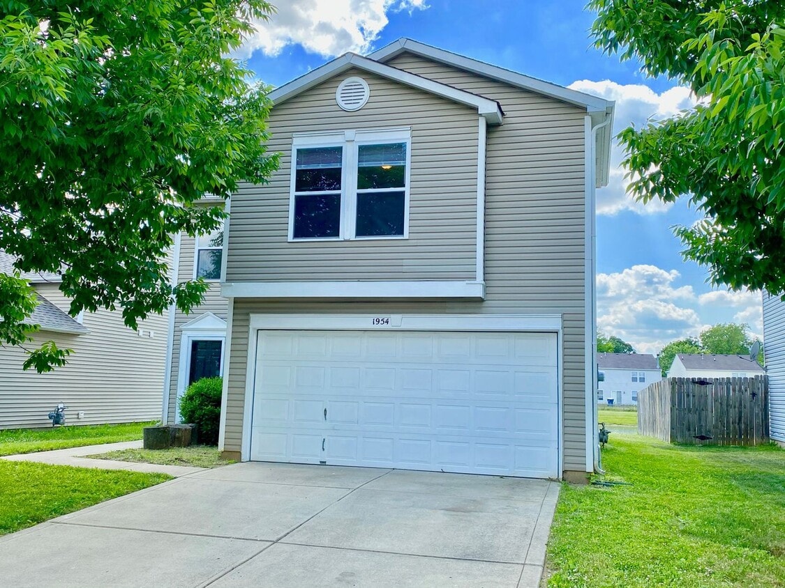 COMING SOON!! Wonderful 3 Bedroom 2.5 Bathroom Two Story Home with Loft on the Pond in Wayne! - COMING SOON!! Wonderful 3 Bedroom 2.5 Bathroom Two Story Home with Loft on the Pond in Wayne!
