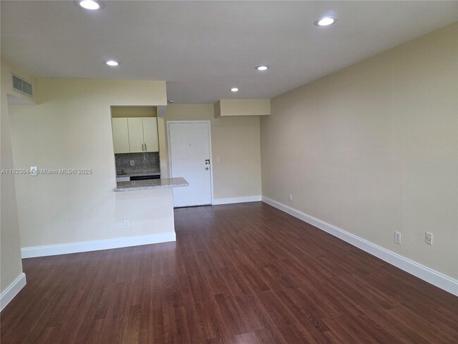 Building Photo - 13716 SW 90th Ave