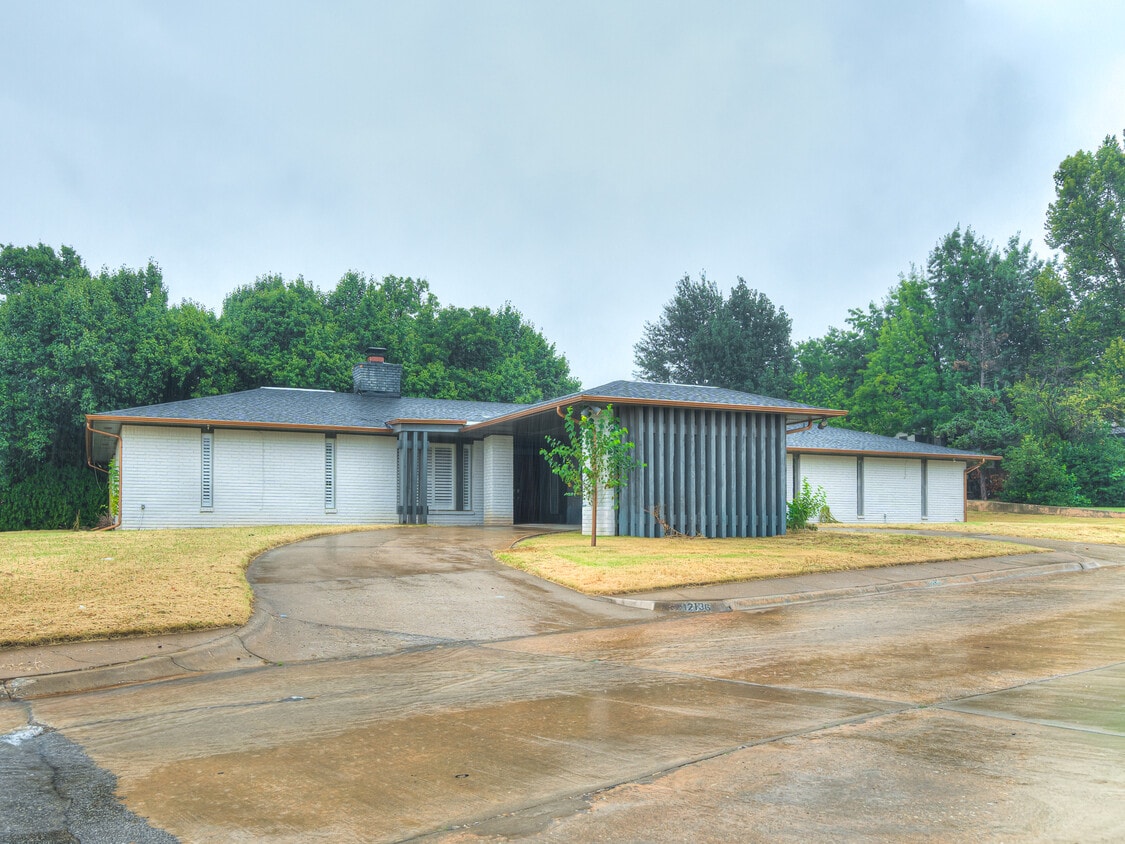 Primary Photo - 12136 Thorn Ridge Rd