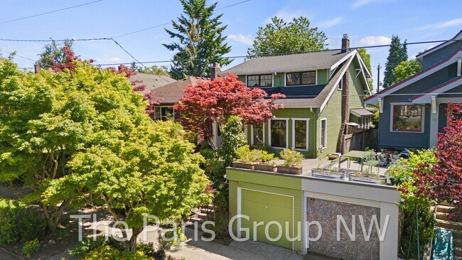Building Photo - Exceptional Green Lake 3BR * Gorgeous In &...
