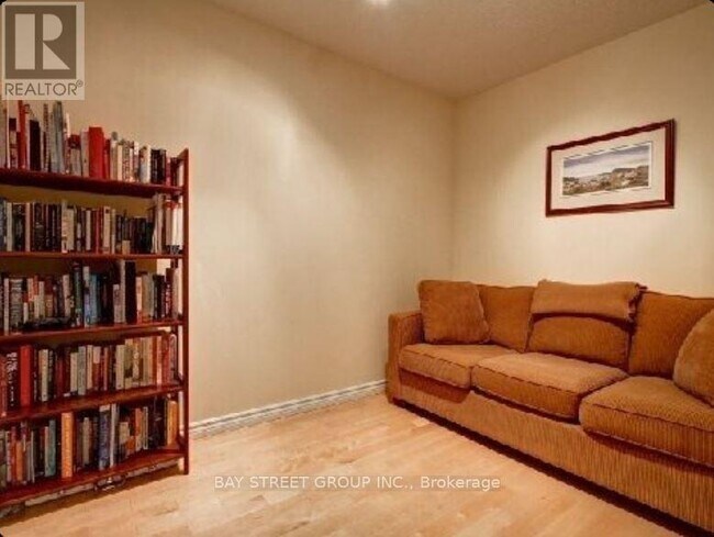 Photo du bâtiment - 263 Wellington St W