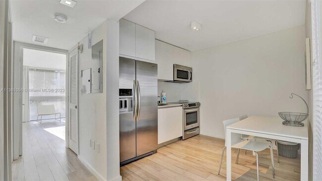 Building Photo - 285 Sunrise Dr