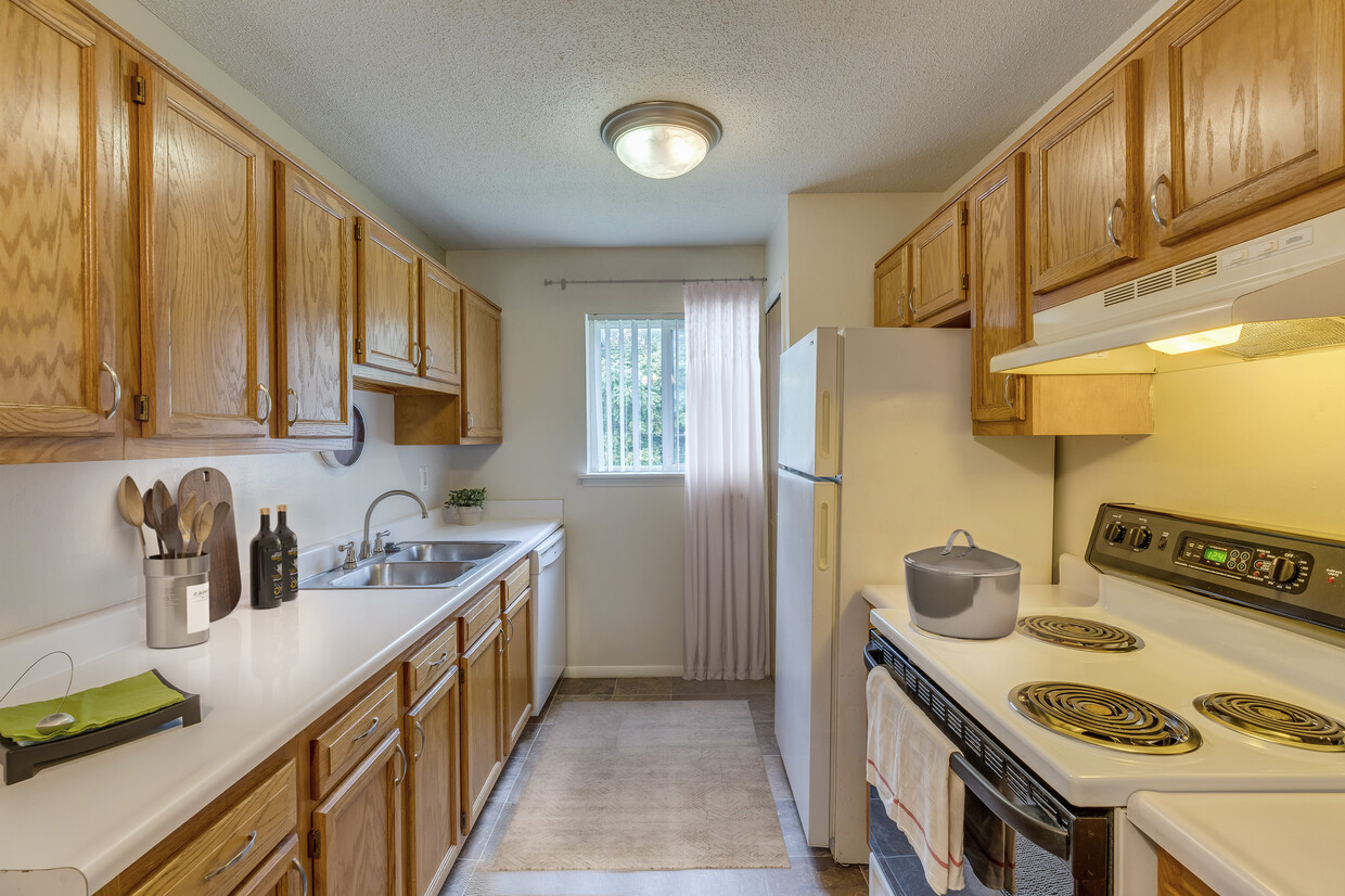 Hampton Court - Apartments in Westland, MI | Apartments.com