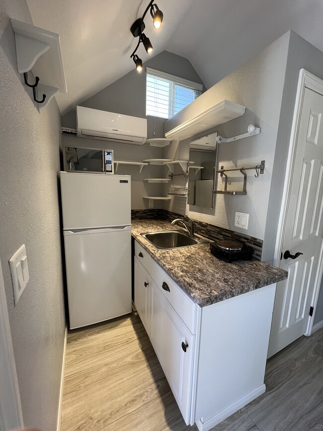 Kitchen - 1357 Ross St