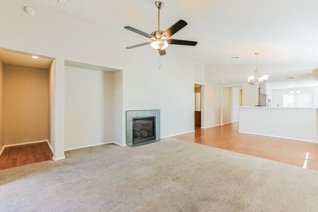 Foto del edificio - 1851 W Desert Canyon Dr