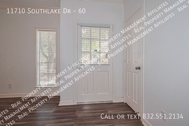 Building Photo - 11710 Southlake Dr