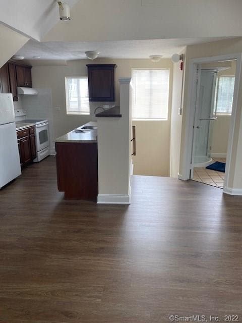 Building Photo - 537 Post Rd