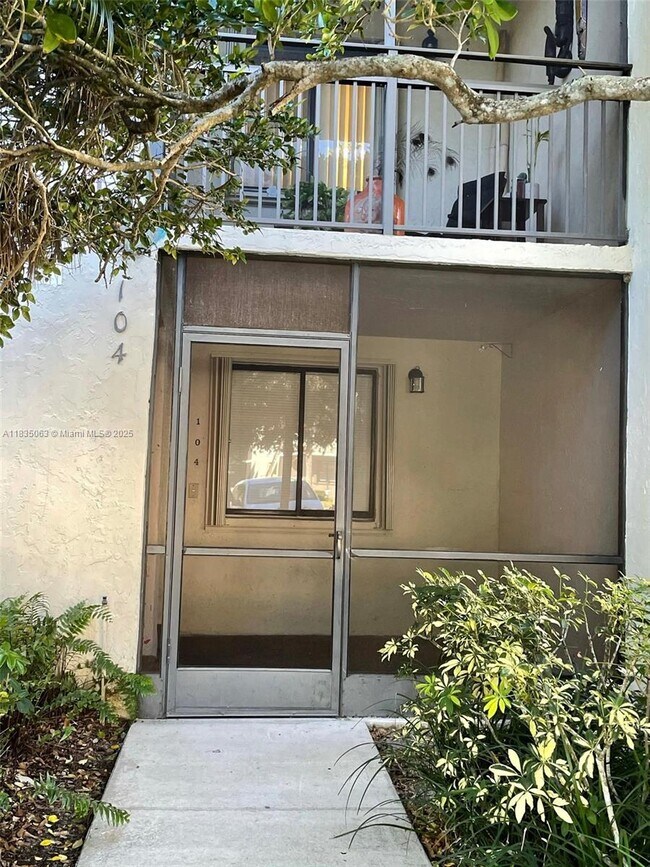 Building Photo - 417 Lakeview Dr