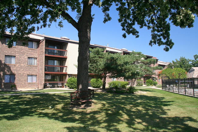 Building Exterior - Rustic Oaks