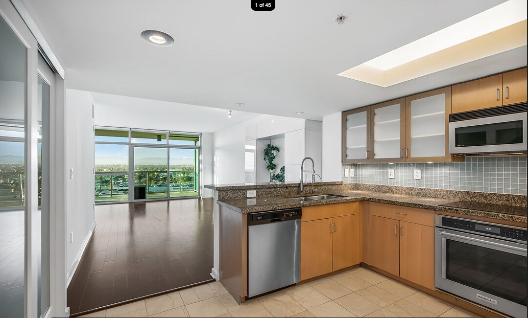 Primary Photo - 13700 Marina Pointe Dr