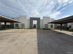 Building Photo - 13 West Dr