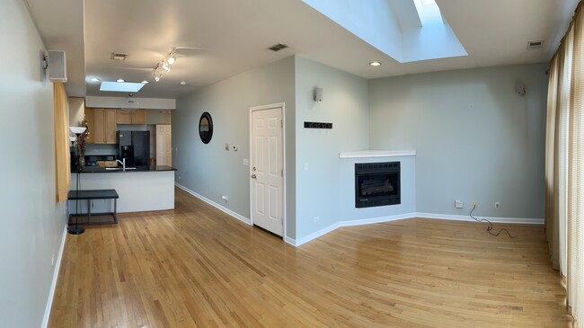 Building Photo - 2349 W Harrison St